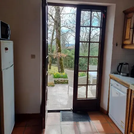 Met Zwembad Dordogne Vila *
