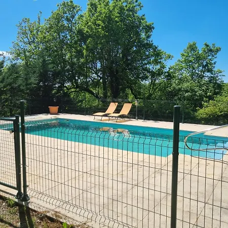 Met Zwembad Dordogne Вилла