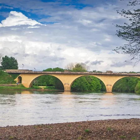Met Zwembad Dordogne Vila *