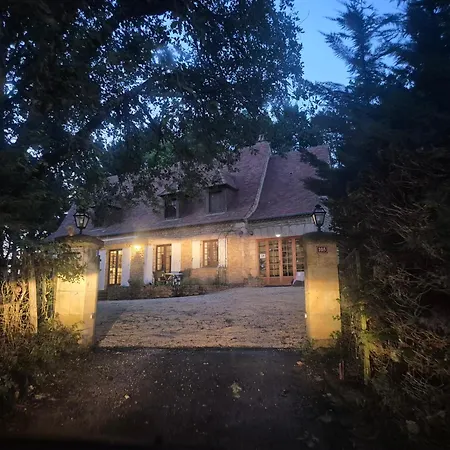 Met Zwembad Dordogne Vila *